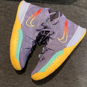 Boys 6Y Nike Kyrie "Daybreak" 7 CT4080-500